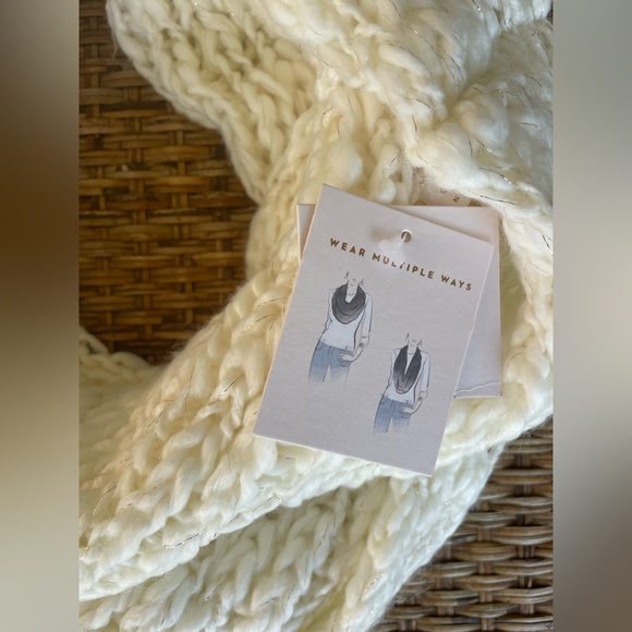 Lauren Conrad scarf - Picture 3 of 5